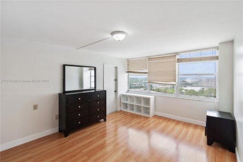 Condo in Aventura, Florida, 3 bedrooms  № 1737512 - photo 14