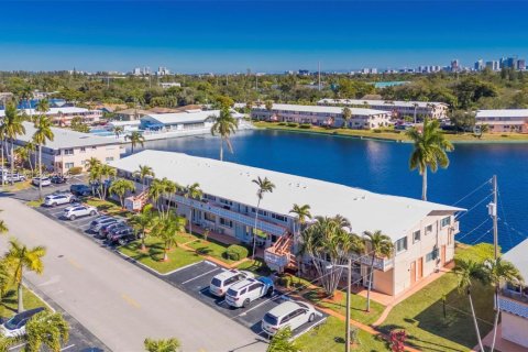 Condominio en venta en Hallandale Beach, Florida, 1 dormitorio, 58.06 m2 № 2017462 - foto 18