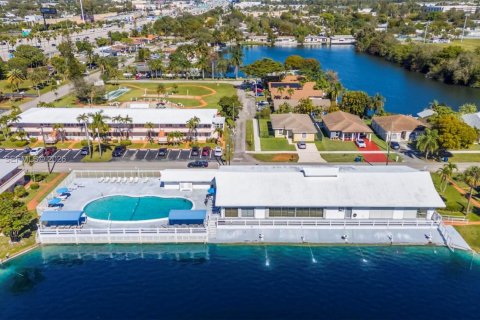 Condominio en venta en Hallandale Beach, Florida, 1 dormitorio, 58.06 m2 № 2017462 - foto 22