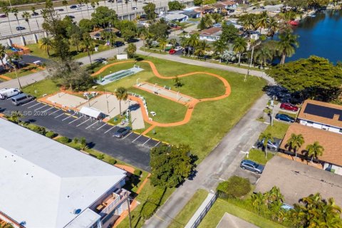 Condominio en venta en Hallandale Beach, Florida, 1 dormitorio, 58.06 m2 № 2017462 - foto 23