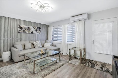 Condominio en venta en Hallandale Beach, Florida, 1 dormitorio, 58.06 m2 № 2017462 - foto 5
