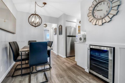 Condominio en venta en Hallandale Beach, Florida, 1 dormitorio, 58.06 m2 № 2017462 - foto 8