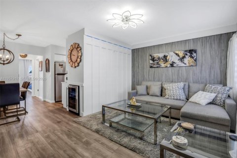 Condominio en venta en Hallandale Beach, Florida, 1 dormitorio, 58.06 m2 № 2017462 - foto 4