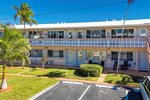 Condominio en venta en Hallandale Beach, Florida, 1 dormitorio, 58.06 m2 № 2017462 - foto 2