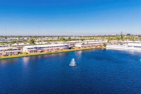 Condominio en venta en Hallandale Beach, Florida, 1 dormitorio, 58.06 m2 № 2017462 - foto 28