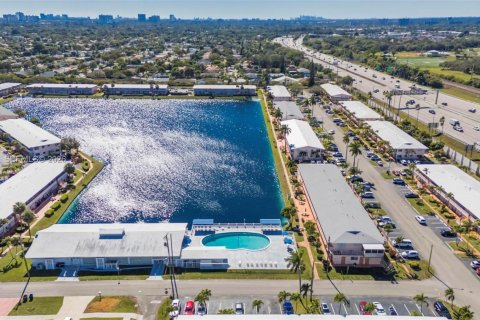 Condominio en venta en Hallandale Beach, Florida, 1 dormitorio, 58.06 m2 № 2017462 - foto 25