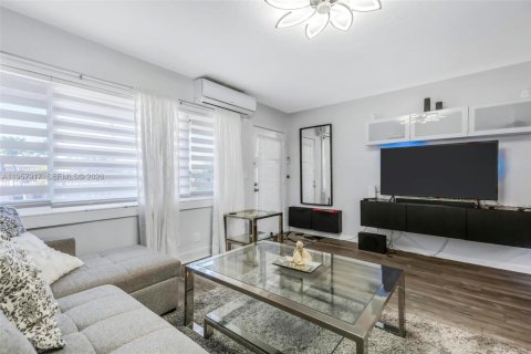 Condominio en venta en Hallandale Beach, Florida, 1 dormitorio, 58.06 m2 № 2017462 - foto 6
