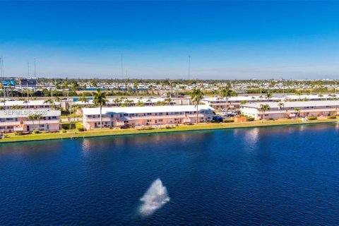 Condominio en venta en Hallandale Beach, Florida, 1 dormitorio, 58.06 m2 № 2017462 - foto 29