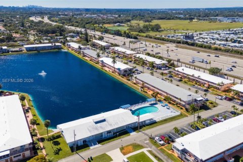 Condominio en venta en Hallandale Beach, Florida, 1 dormitorio, 58.06 m2 № 2017462 - foto 24