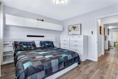 Condominio en venta en Hallandale Beach, Florida, 1 dormitorio, 58.06 m2 № 2017462 - foto 17