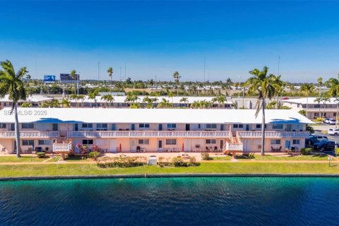 Condominio en venta en Hallandale Beach, Florida, 1 dormitorio, 58.06 m2 № 2017462 - foto 30