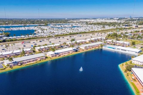 Condominio en venta en Hallandale Beach, Florida, 1 dormitorio, 58.06 m2 № 2017462 - foto 27