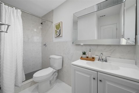 House in Tampa, Florida 4 bedrooms, 129.32 sq.m. № 2104950 - photo 27