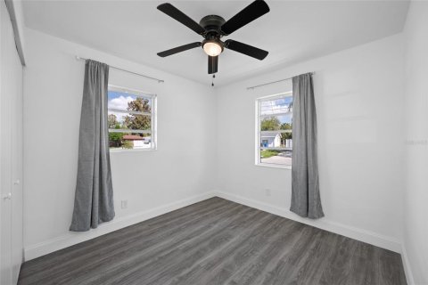 House in Tampa, Florida 4 bedrooms, 129.32 sq.m. № 2104950 - photo 25