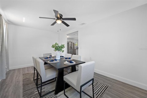 House in Tampa, Florida 4 bedrooms, 129.32 sq.m. № 2104950 - photo 9