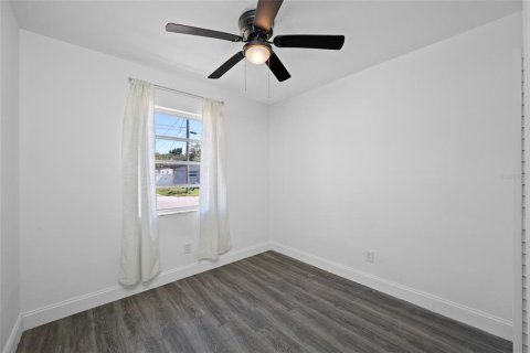 House in Tampa, Florida 4 bedrooms, 129.32 sq.m. № 2104950 - photo 26