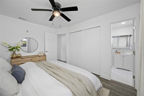 House in Tampa, Florida 4 bedrooms, 129.32 sq.m. № 2104950 - photo 23
