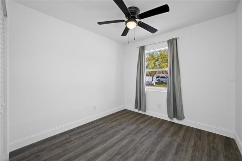 House in Tampa, Florida 4 bedrooms, 129.32 sq.m. № 2104950 - photo 24