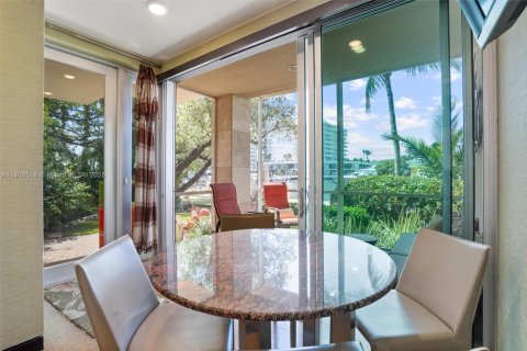 House in Fort Lauderdale, Florida 7 bedrooms, 580.64 sq.m. № 2013640 - photo 13