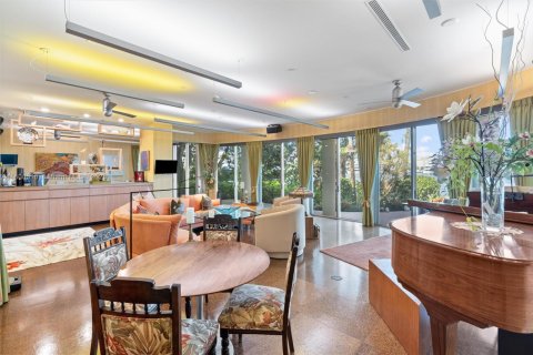 House in Fort Lauderdale, Florida 7 bedrooms, 580.64 sq.m. № 2013640 - photo 9