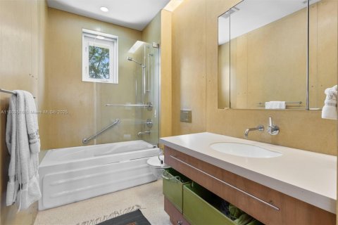 House in Fort Lauderdale, Florida 7 bedrooms, 580.64 sq.m. № 2013640 - photo 28