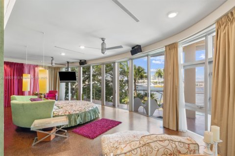 House in Fort Lauderdale, Florida 7 bedrooms, 580.64 sq.m. № 2013640 - photo 20