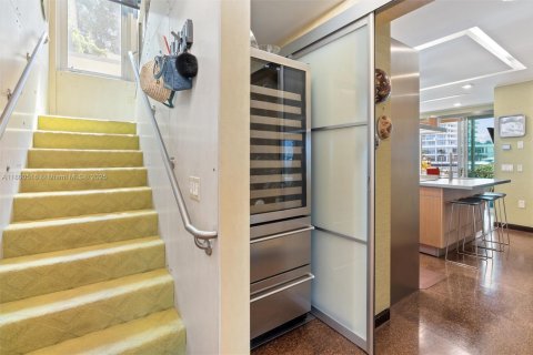 House in Fort Lauderdale, Florida 7 bedrooms, 580.64 sq.m. № 2013640 - photo 18