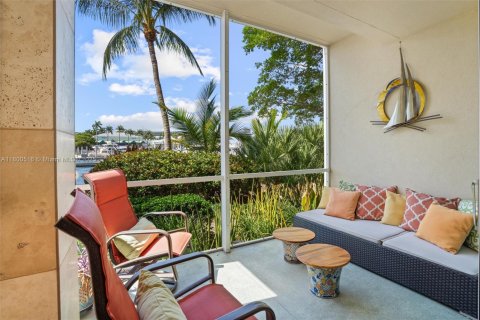 House in Fort Lauderdale, Florida 7 bedrooms, 580.64 sq.m. № 2013640 - photo 15