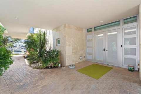 House in Fort Lauderdale, Florida 7 bedrooms, 580.64 sq.m. № 2013640 - photo 7