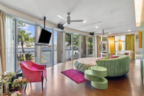 House in Fort Lauderdale, Florida 7 bedrooms, 580.64 sq.m. № 2013640 - photo 19