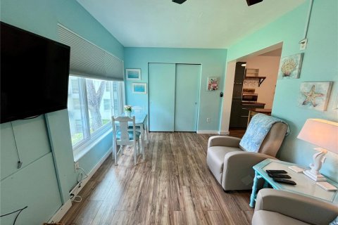 Condo in Clearwater, Florida, 2 bedrooms № 2155965 - photo 16