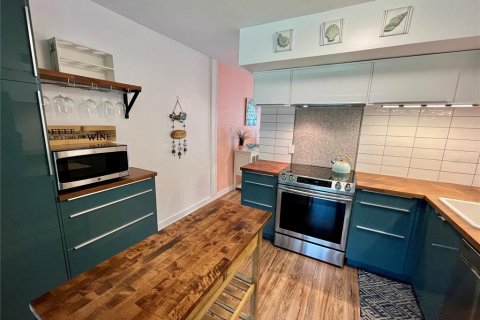 Condo in Clearwater, Florida, 2 bedrooms № 2155965 - photo 12