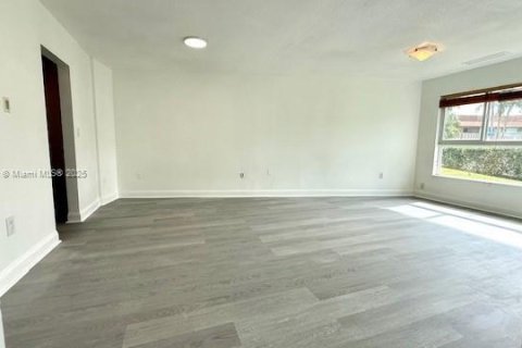 Copropriété à louer à Miami Lakes, Floride: 1 chambre, 65.03 m2 № 1956920 - photo 12