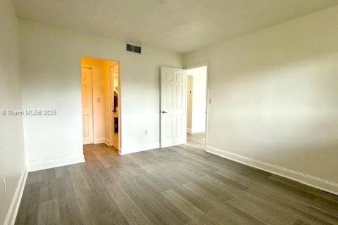 Copropriété à louer à Miami Lakes, Floride: 1 chambre, 65.03 m2 № 1956920 - photo 6