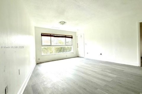 Copropriété à louer à Miami Lakes, Floride: 1 chambre, 65.03 m2 № 1956920 - photo 15