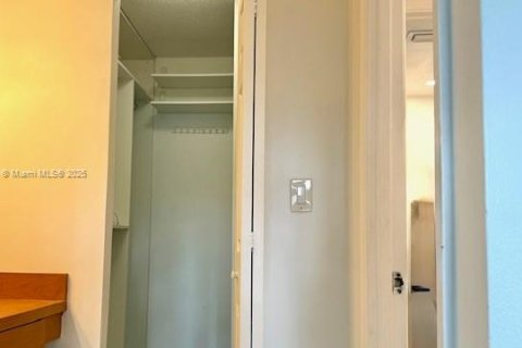 Copropriété à louer à Miami Lakes, Floride: 1 chambre, 65.03 m2 № 1956920 - photo 10