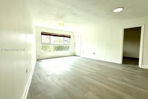 Copropriété à louer à Miami Lakes, Floride: 1 chambre, 65.03 m2 № 1956920 - photo 13