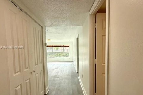 Copropriété à louer à Miami Lakes, Floride: 1 chambre, 65.03 m2 № 1956920 - photo 24