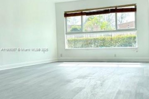 Copropriété à louer à Miami Lakes, Floride: 1 chambre, 65.03 m2 № 1956920 - photo 25