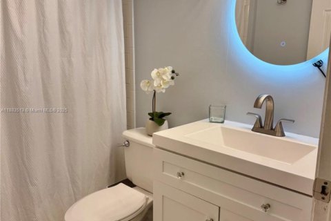 Casa en venta en Hialeah, Florida, 3 dormitorios, 111.95 m2 № 1940952 - foto 6