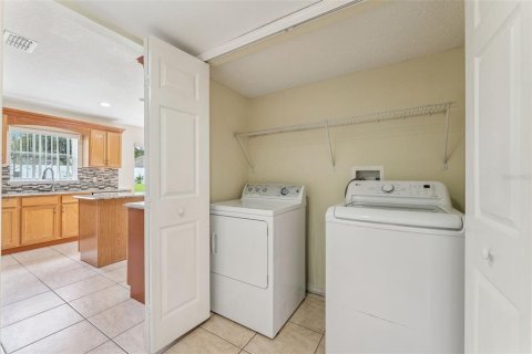 Villa ou maison à louer à Ocoee, Floride: 4 chambres, 227.7 m2 № 2385739 - photo 25