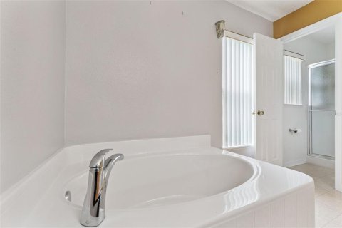 Villa ou maison à louer à Ocoee, Floride: 4 chambres, 227.7 m2 № 2385739 - photo 16