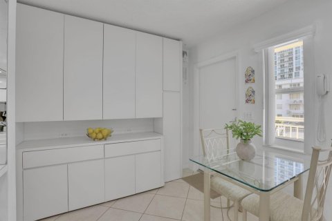 Condominio en venta en Hallandale Beach, Florida, 2 dormitorios, 82.5 m2 № 2077494 - foto 4