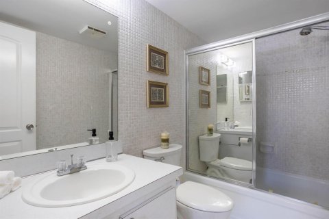 Condominio en venta en Hallandale Beach, Florida, 2 dormitorios, 82.5 m2 № 2077494 - foto 16