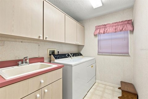 Купить виллу или дом в Нью-Порт-Ричи, Флорида 5 комнат, 167.97м2, № 2339458 - фото 29