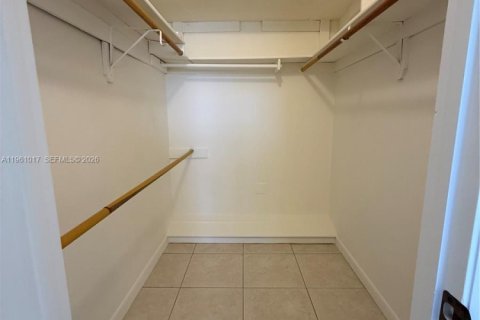 Condominio en venta en Sunrise, Florida, 1 dormitorio, 59.46 m2 № 2021830 - foto 19