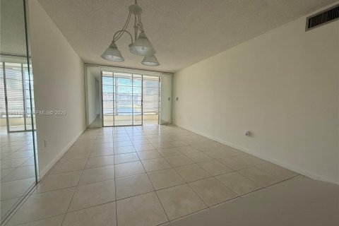 Condominio en venta en Sunrise, Florida, 1 dormitorio, 59.46 m2 № 2021830 - foto 10