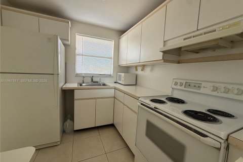 Condominio en venta en Sunrise, Florida, 1 dormitorio, 59.46 m2 № 2021830 - foto 4