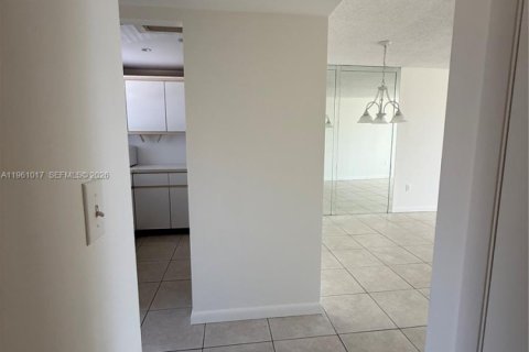 Condominio en venta en Sunrise, Florida, 1 dormitorio, 59.46 m2 № 2021830 - foto 15