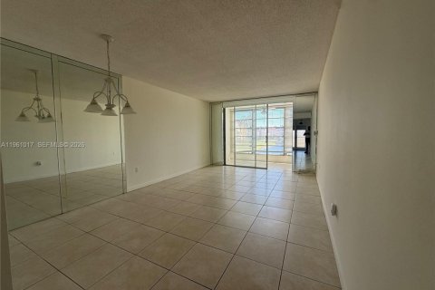 Condominio en venta en Sunrise, Florida, 1 dormitorio, 59.46 m2 № 2021830 - foto 12